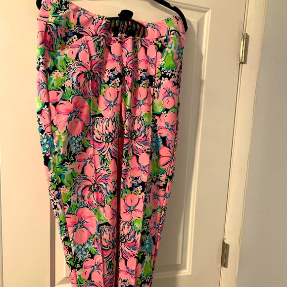 NWOT Lily Pulitzer Luxlethic Line - Picture 1 of 4